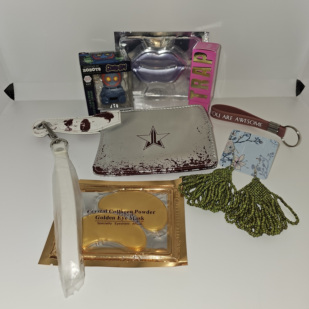 Jeffree Star Cleaver Wristlet And More 7 Piece BUNDLE